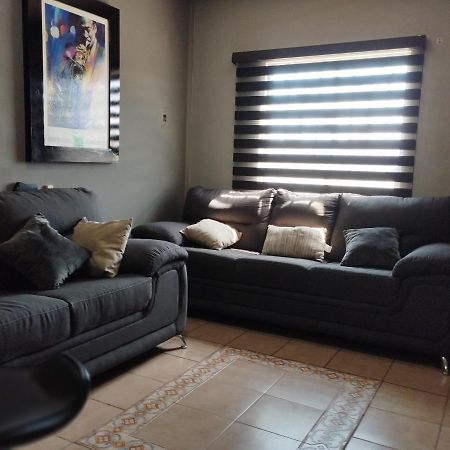 Departamento Equipado á 3 minutos del Consulado americano Manuel F. Martínez Esterno foto